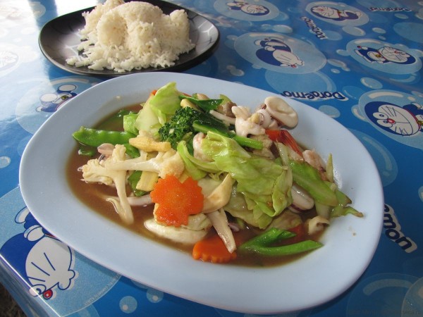 жареные овощи с морепродуктами морепродукты таиланда