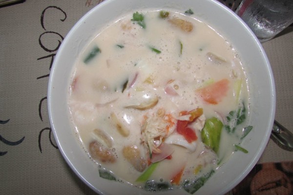 блюда из рыбы и морепродуктов в таиланде tom kha gay shrimps