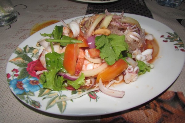 блюда из рыбы и морепродуктов в таиланде yam woon sen seafood