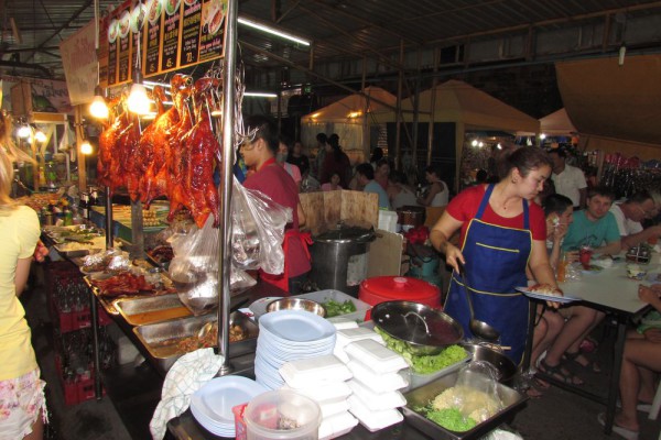 еда на ночном рынке