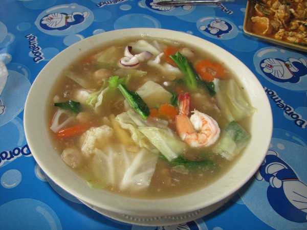 Тайский суп с овощами и морепродуктами