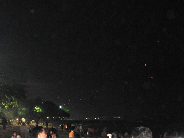 воздушные фонарики на Лой Кратонг