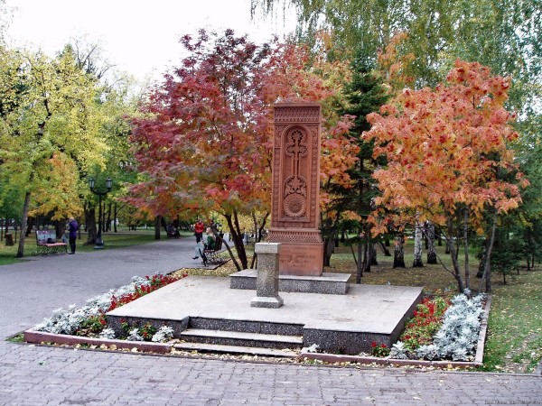 памятники новосибирска крест-хачкар