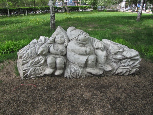 каменные скульптуры Новосибирска болотная кочка