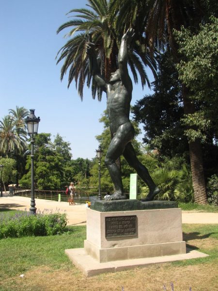 парк цитадели в барселоне памятник Добровольцам Каталонии, погибшим во Франции