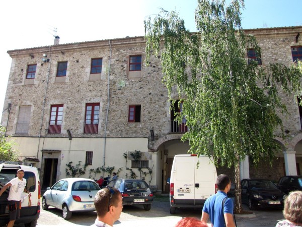 монастырь школа город бесалу испания
