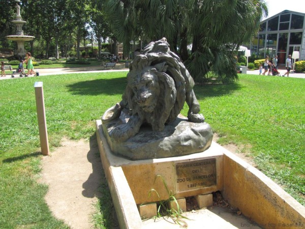 зоопарк барселоны скульптура льва