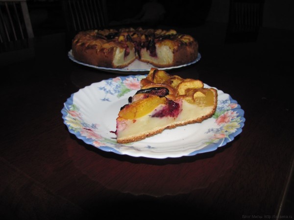 пирог с маскарпоне и сливами персиками нектаринами