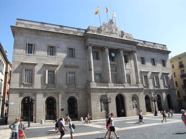 готический квартал в барселоне Здание Городского Совета (Casa de la Ciutat)