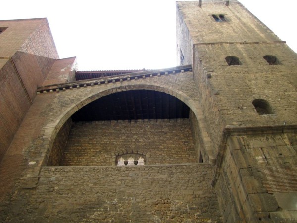 готический квартал в барселоне римские стены