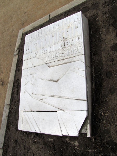 памятники в новосибирске могила щетинкина 
