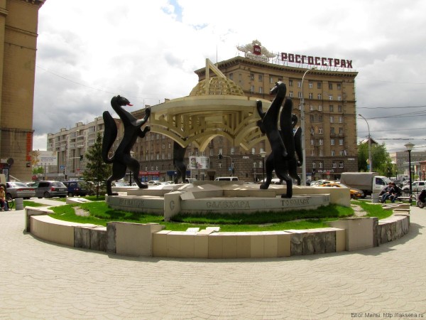 памятники в новосибирске сибирские просторы памятник с соболями