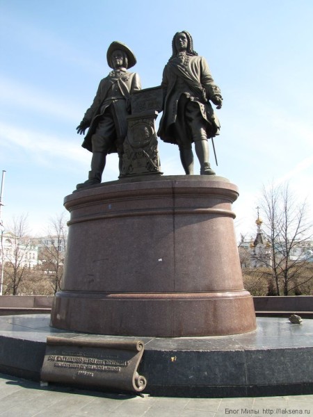 памятник татищеву и де генину екатеринбург центр екатеринбурга фото