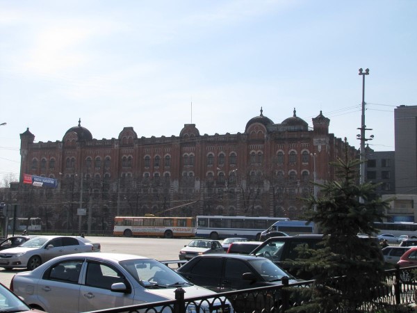 старинное здание напротив вокзала Екатеринбург-Пассажирский фото