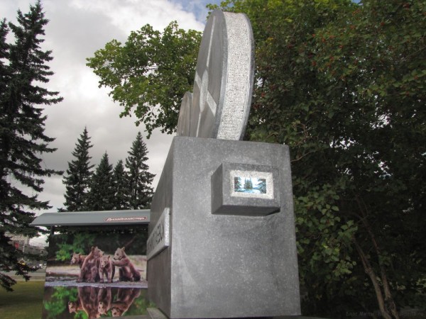 памятники новосибирска на площади ленина памятник первому кинотеатру