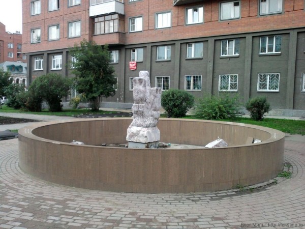 памятники в новосибирске фонтан совы санду бортник