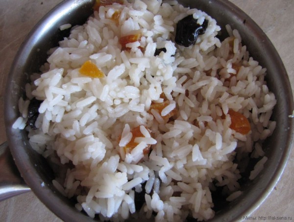 Куриное филе с рисом и сухофруктами рецепт