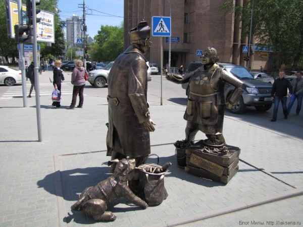 памятники скульптуры новосибирска памятник рыночным отношениям продавец и покупатель