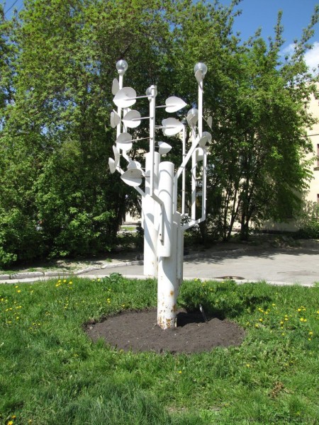 памятники скульптуры новосибирска крылова фонарь с сердечками