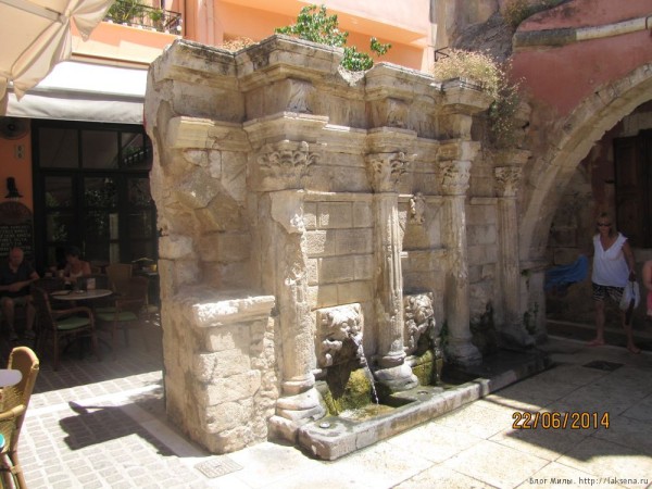 ретимно старый город фонтан Римонди