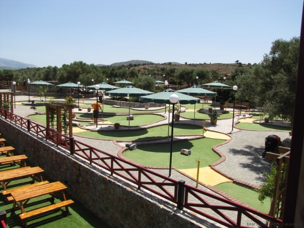 Экскурсии для детей на Крите - Веселое приключение парк лабиринт мини-гольф