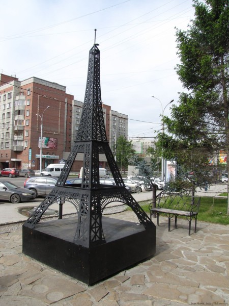 эйфелева башня новосибирск уличные скульптуры Новосибирска на улице ленина