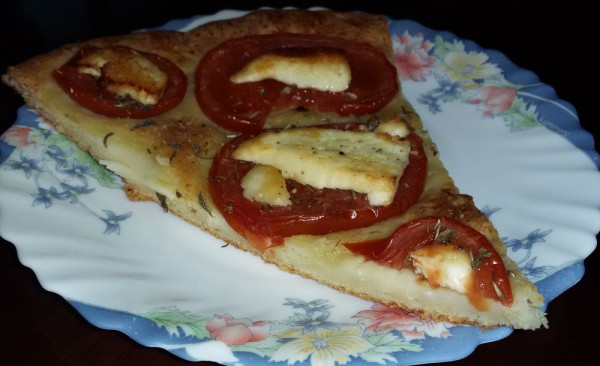 Пирог с козьим сыром и помидорами