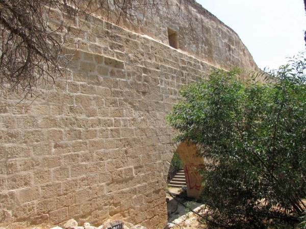 Старинный акведук Айя Напа Кипр