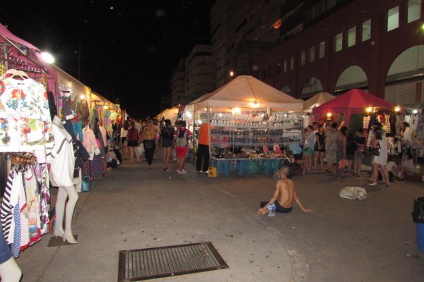 Ночной рынок Теппразит, Паттайя