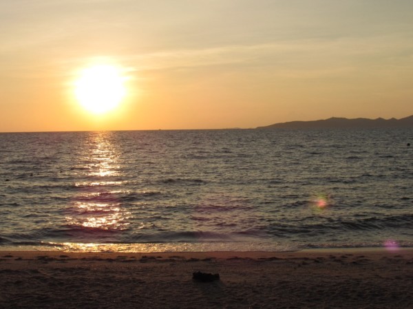 Закат на пляже Hu Gwang bay