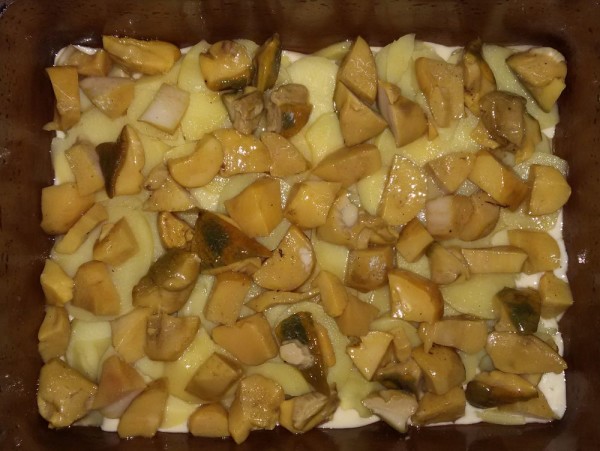 Пирог с маринованными грибами
