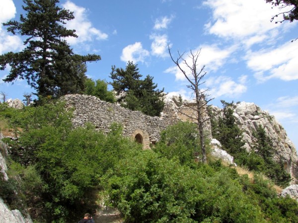Первым пунктом нашей экскурсионной программы по Северному Кипру стал самый великолепный замок Керинии - замок святого Иллариона.