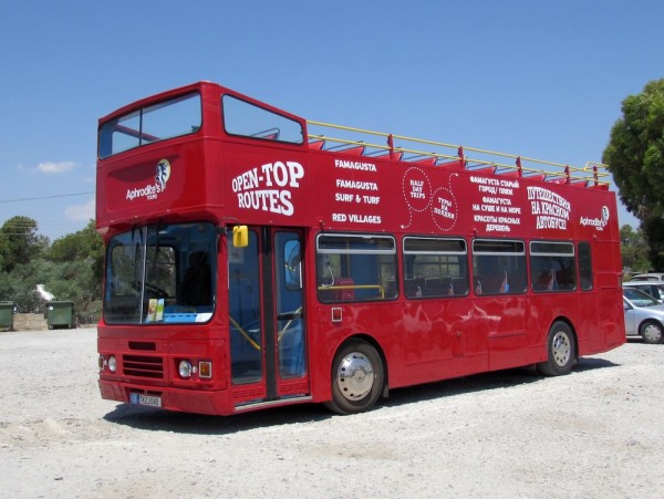 Красный автобус Айя Напа