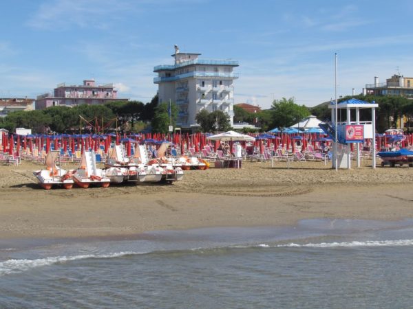 Пляж Лидо ди Езоло прокат катамаранов