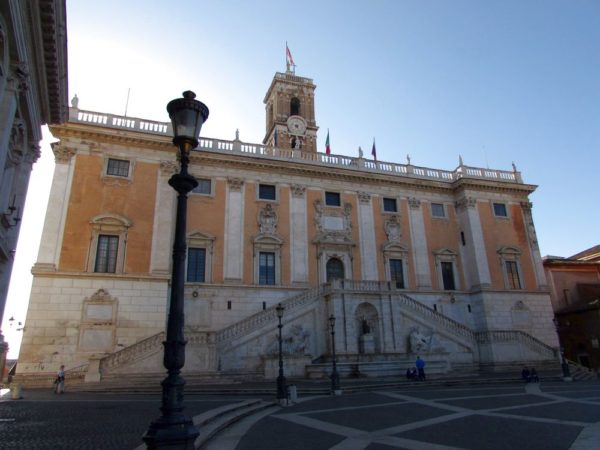 палаццо Сенатори (Palazzo Senatori) капитолий