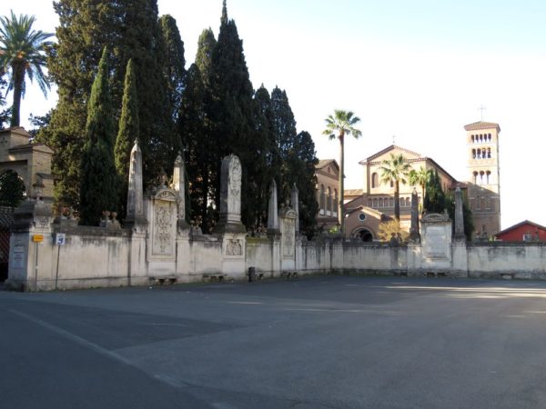 холм авентин площадь Мальтийских рыцарей (piazza dei Cavalieri di Malta)