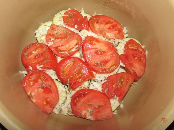 Баклажаны с помидорами и сыром в скороварке Sinbo 5033