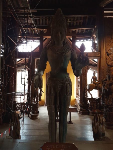 храм Истины в Паттайе (Sanctuary of Truth) тайский зал
