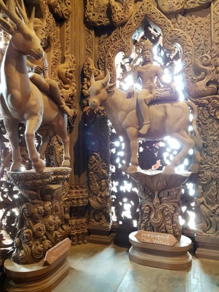 храм Истины в Паттайе (Sanctuary of Truth) тайский зал