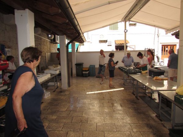 Рыбный рынок Трогир - рыбарница fish market trogir