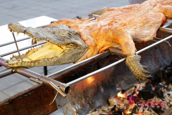 морепродукты таиланде жареный крокодил барбекю