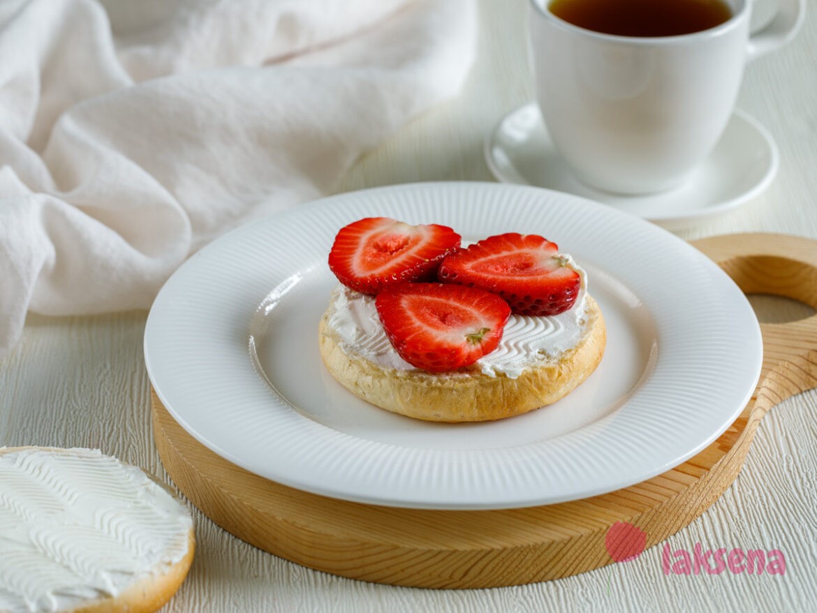 Бутерброд с маскарпоне и фруктами