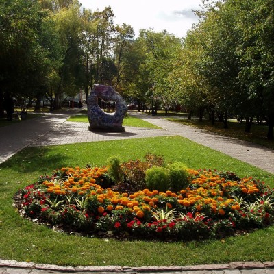 памятники первомайский сквер новосибирск аллея с сердцем