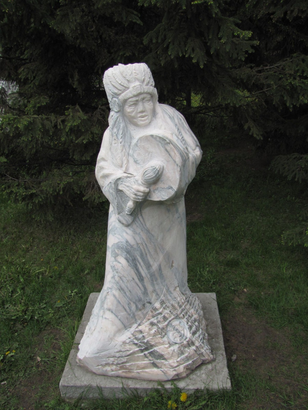 Как называются каменные скульптуры девушек. Скульптура шаман в Новосибирске. Белова е. а. скульптор. Скульптор е. в. ваулина Екатеринбург.