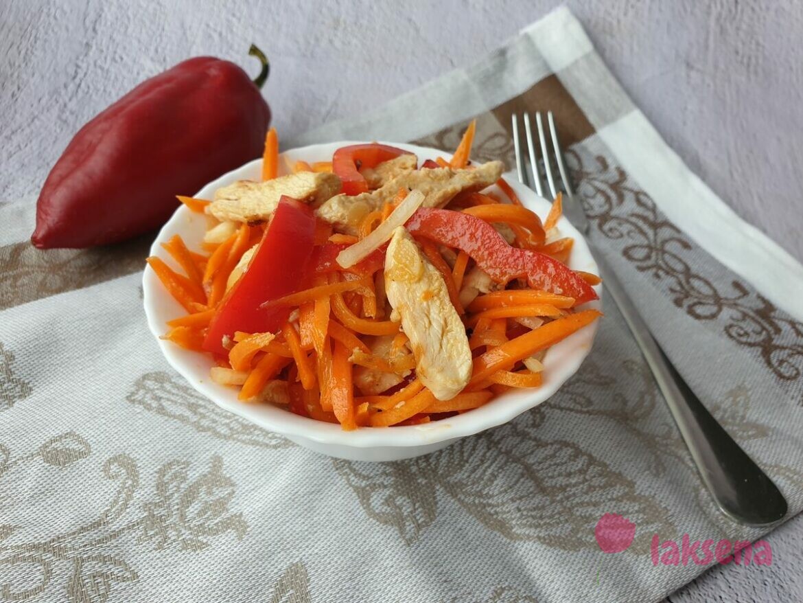 Салат из куриного филе и корейской моркови