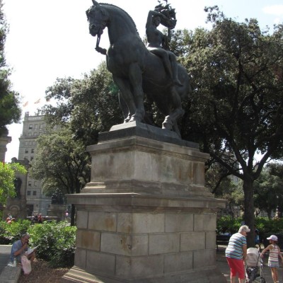 площадь каталонии в барселоне статуя женщина на коне символизирующая барселону