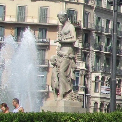 площадь каталонии в барселоне Dona amb nen i flabiol Josep Viladomat