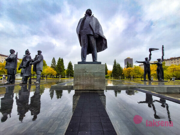 памятники новосибирска на площади ленина памятник ленину