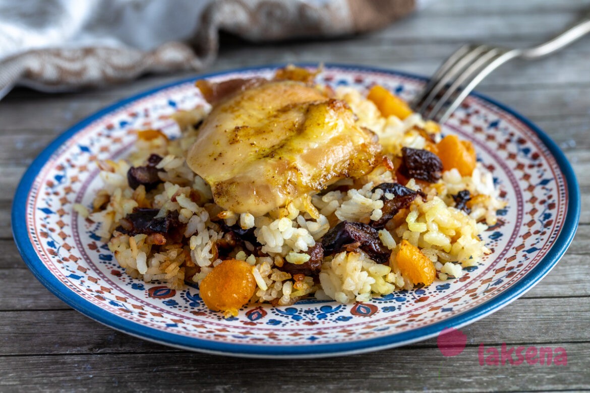 Курица с рисом и сухофруктами фоторецепт