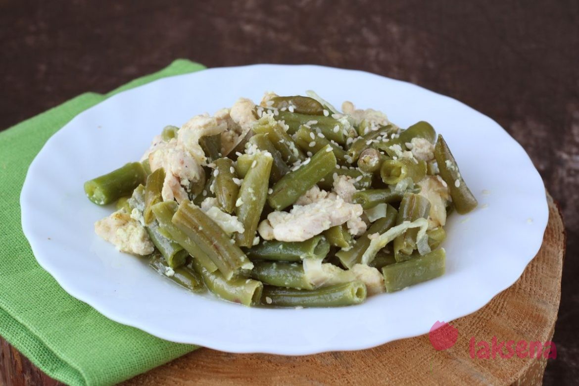 Филе индейки в сливочном соусе со стручковой фасолью